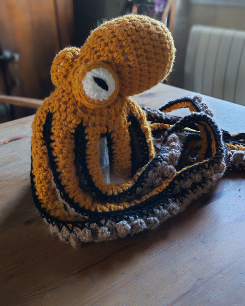 Philéas the yellow jacket (70cm)