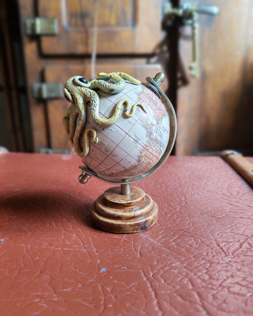 Petit globe des anciens