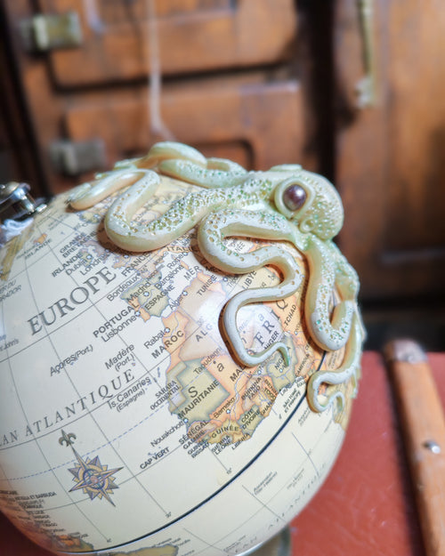 Globe terrestre ancien