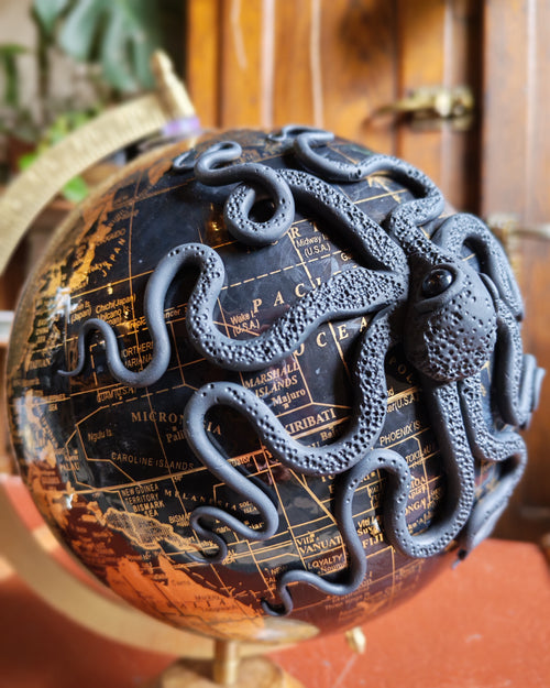 Grand globe Noir et or