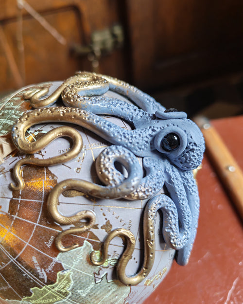 Globe terrestre gardien meridien d'or