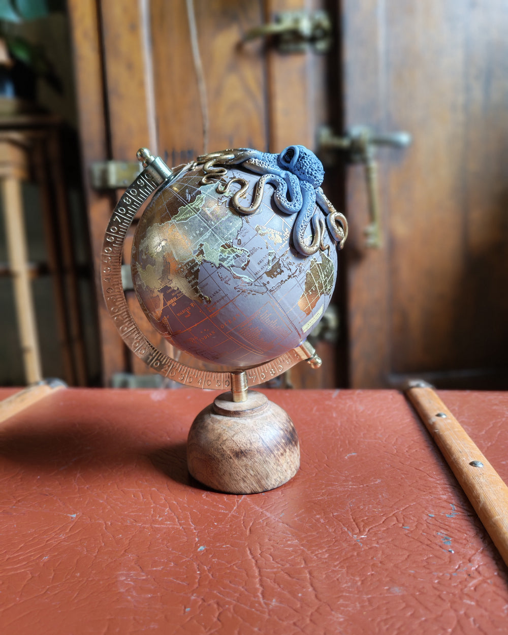 Globe terrestre gardien meridien d'or