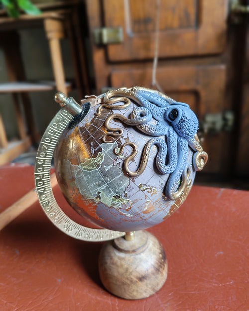 Globe terrestre gardien meridien d'or