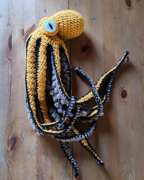 Philéas the yellow jacket (70cm)