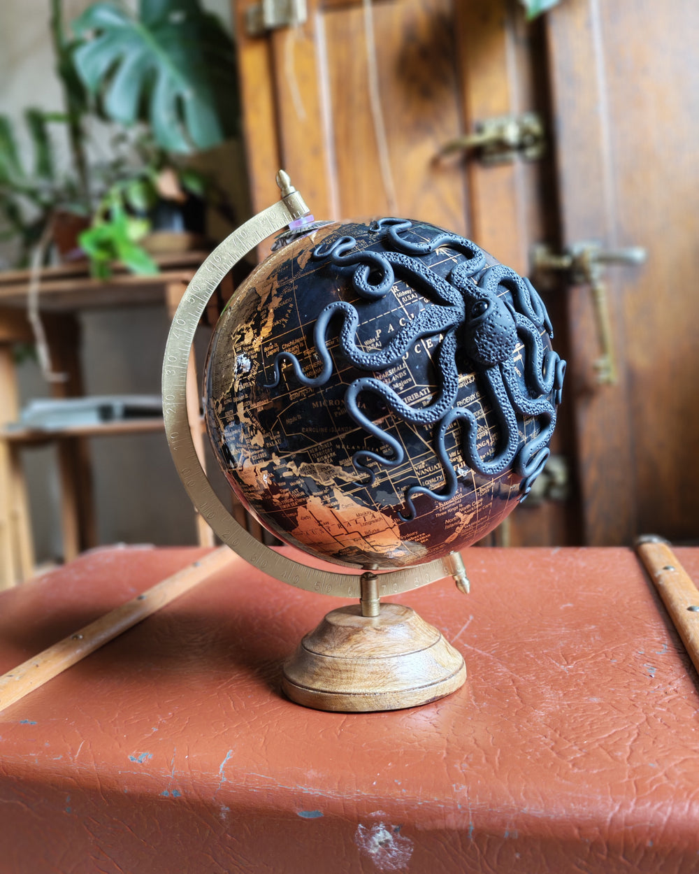 Grand globe Noir et or